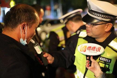 即墨吃瓜群众新闻视频,即墨街头吃瓜群众热议新闻事件